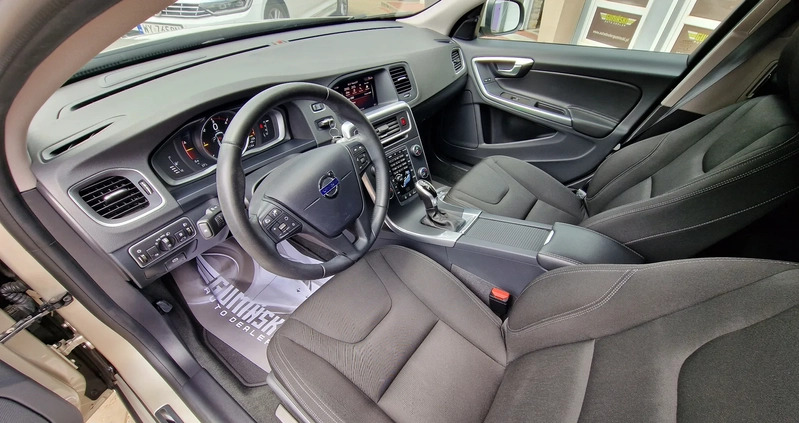 Volvo V60 cena 59999 przebieg: 170000, rok produkcji 2018 z Namysłów małe 466